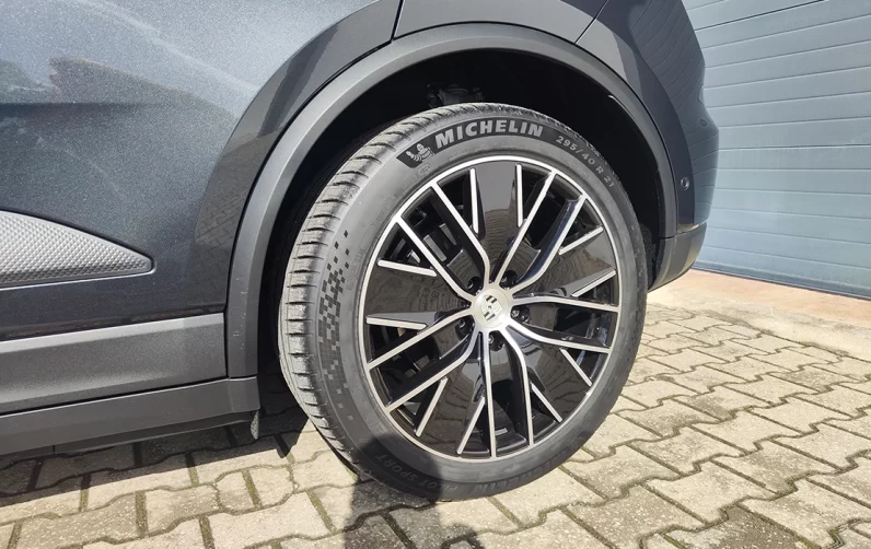Porsche Macan Electric 4