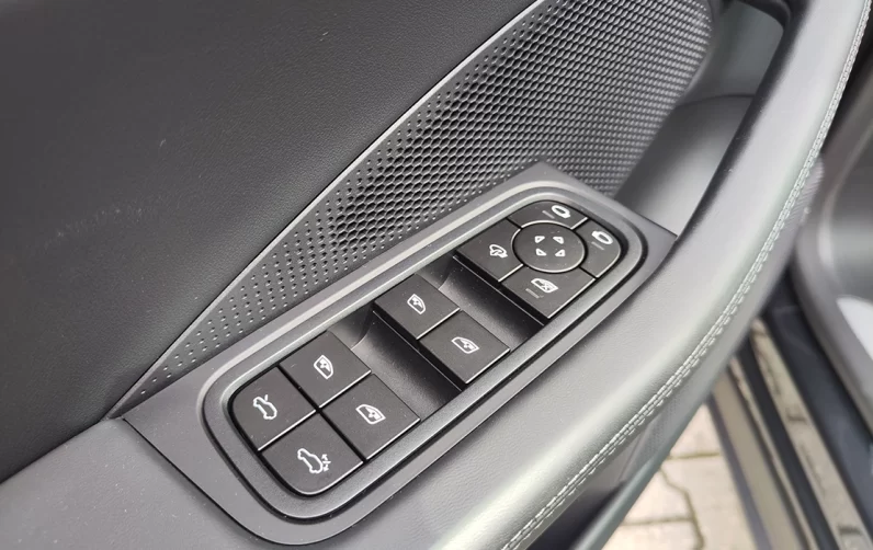 Porsche Macan Electric 4