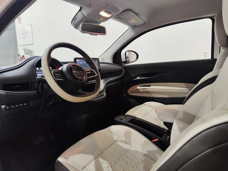 Fiat 500e La Prima