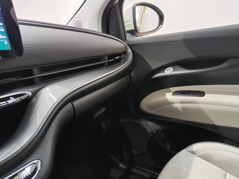 Fiat 500e La Prima